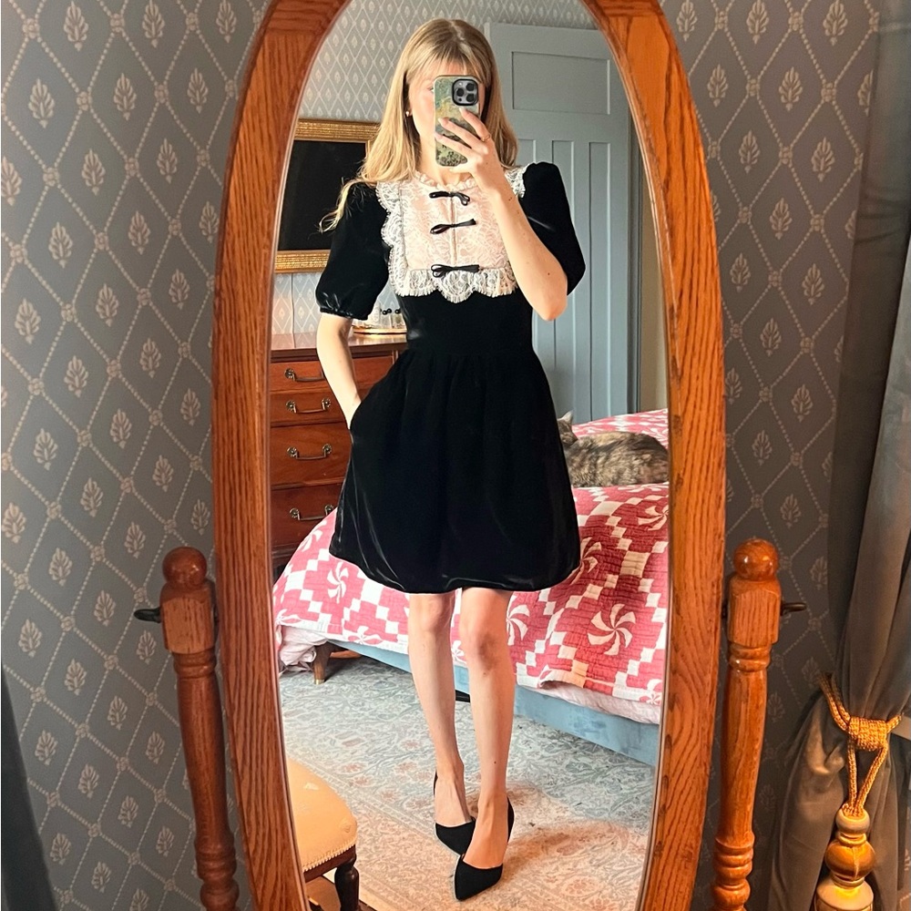 NWOT Saloni Cheri Velvet dress in Black and Pink. Size US 0